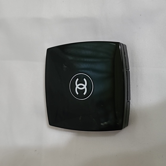 Chanel Irreelle Ombre multi effects eyeshadow  27 venus - Picture 2 of 3